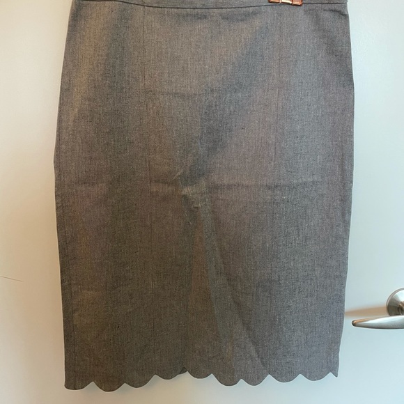 Banana Republic Scallop Hem Midi Skirt - Picture 2 of 4
